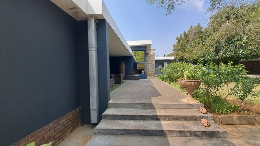 5 Bedroom Property for Sale in Langenhovenpark Free State